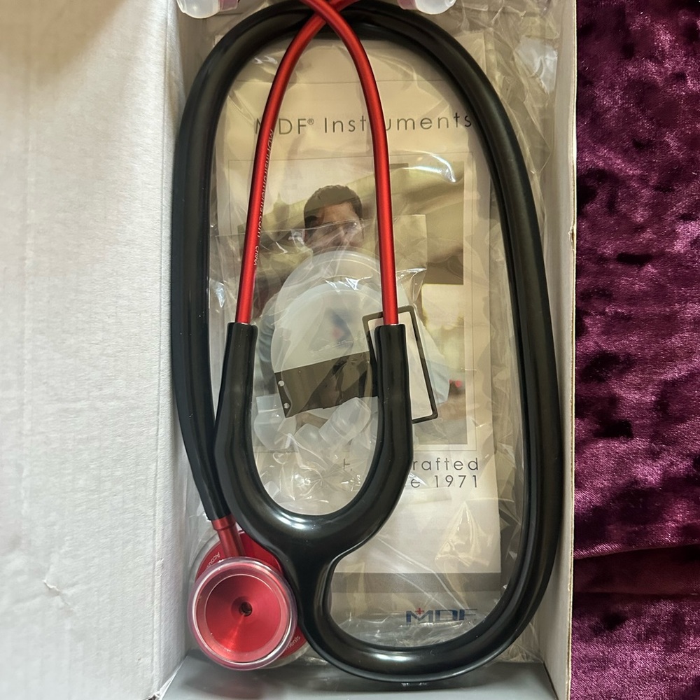 MDF Instruments Black Stethoscope - Picture 2 of 2